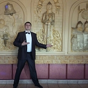 Ведущий Алексей Янковский, Беларусь - фото 1